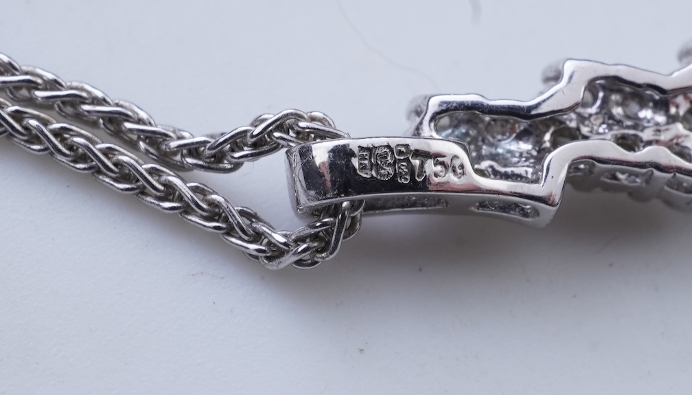 A diamond pendant necklace
